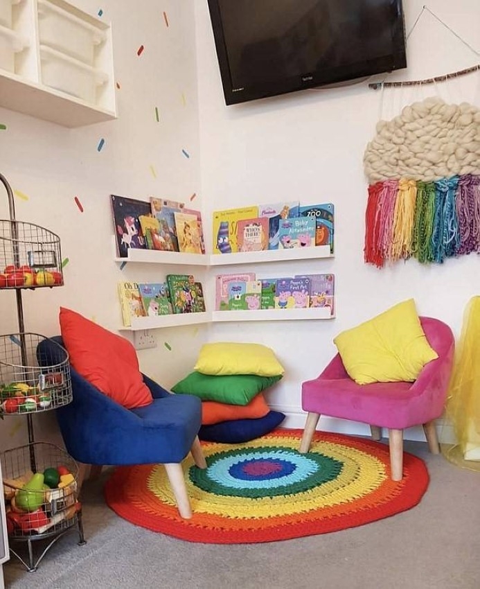 بالصور.. بريطانية تحول «موقف السيارة» إلى غرفة ألعاب لطفليها