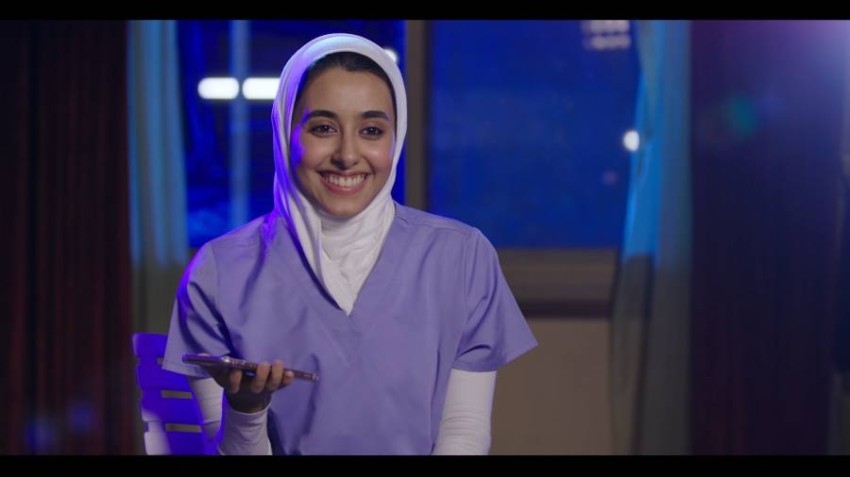 الممرضة الإماراتية حمدة الدوبي: سعيدة بأن تتاح لي فرصة رد الجميل لوطني