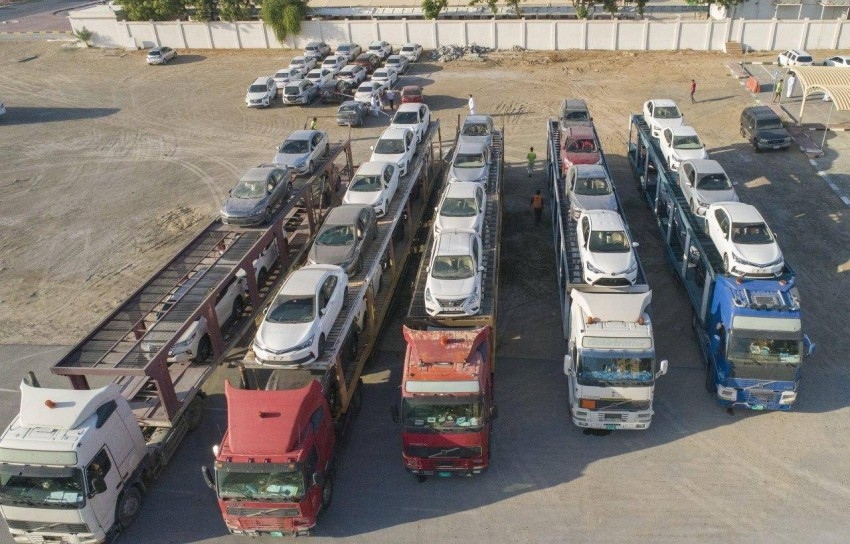 «حاويات الظلام» تضبط عصابة في عجمان نهبت 83 مركبة من مكاتب التأجير