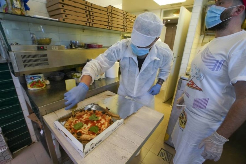 عودة البيتزا إلى نابولي بعد 60 يوماً من الغياب