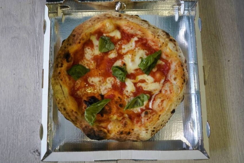 عودة البيتزا إلى نابولي بعد 60 يوماً من الغياب
