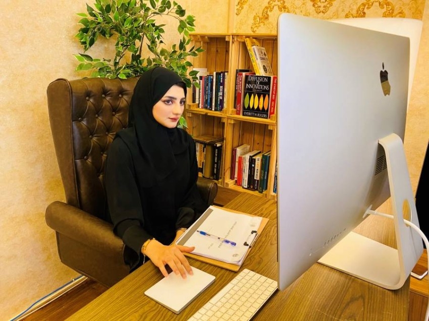 مريم آل علي.. ثلاث مهام يومياً: أمومة وعمل ودراسة