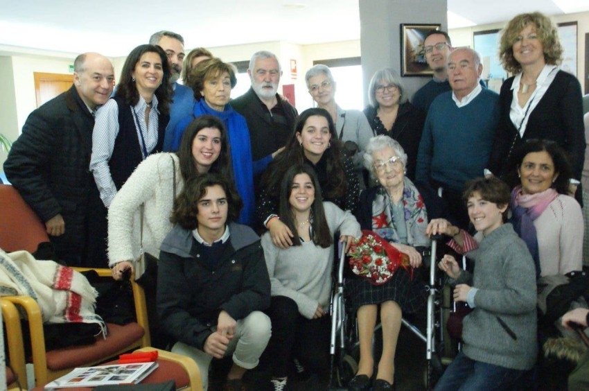 معمّرة إسبانية تبلغ 113 عاماً تنتصر على «كوفيد-19»