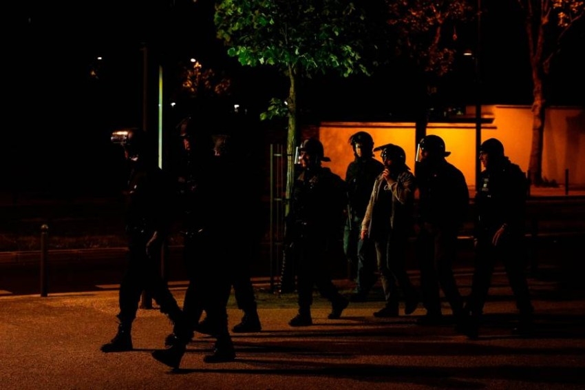 تجدد الشغب في ضواحي باريس والشرطة تنتشر بكثافة