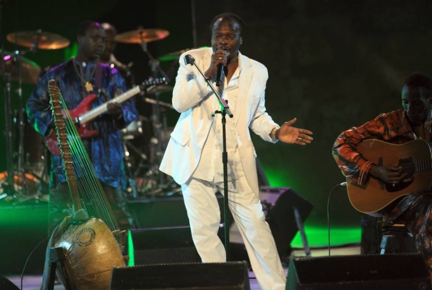 وفاة نجم الموسيقى الأفريقية موري كانتي عن 70 عاماً
