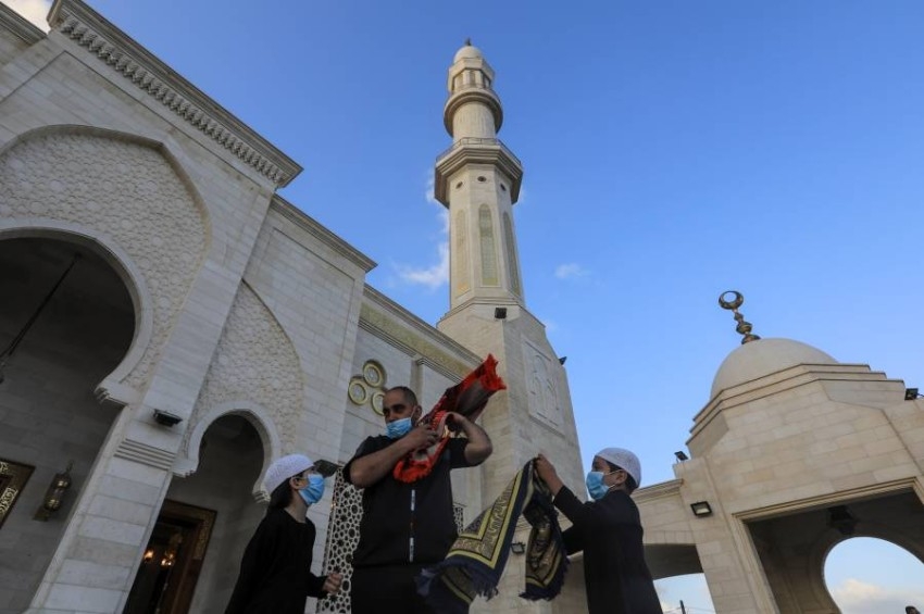 مساجد غزة تستقبل المصلين لأداء «صلاة العيد» وسط تدابير مواجهة فيروس كورونا