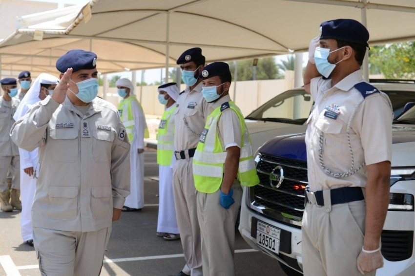 مدير عام شرطة أبوظبي يهنئ المنتسبين في خط الدفاع الأول