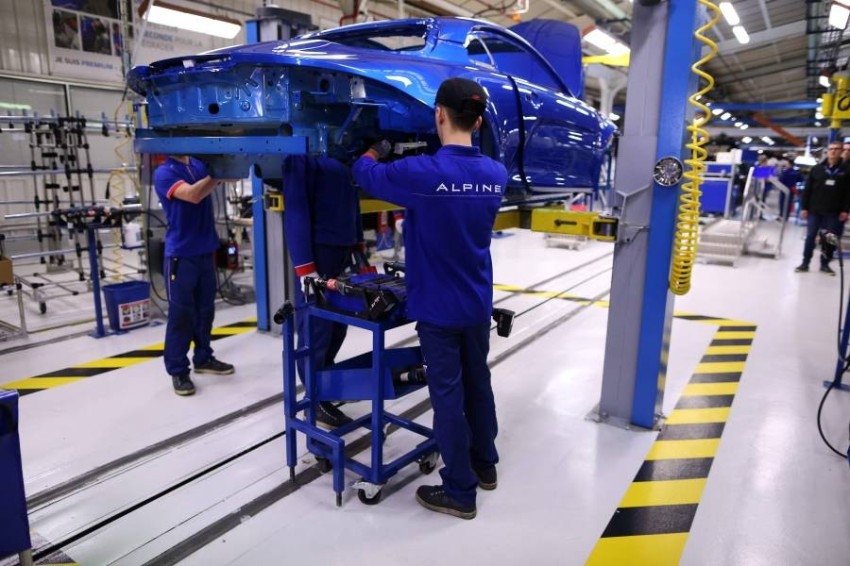 عودة 80% من مصانع السيارات العالمية للعمل