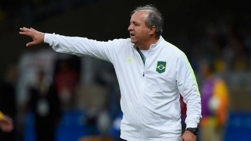 وفاة المدرب البرازيلي الشهير فادايو المدير الفني السابق لمنتخب سيدات 
السامبا