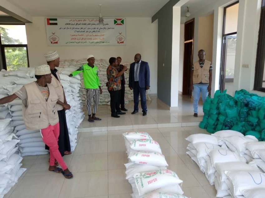 "خيرية آل مكتوم" توزع 20 طن أغذية على الفقراء في بوروندي