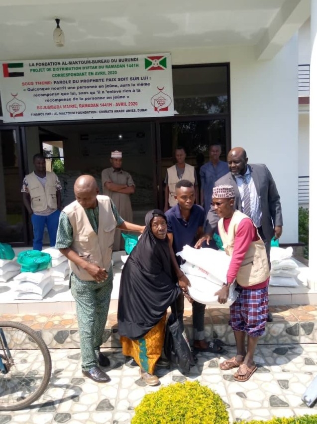 "خيرية آل مكتوم" توزع 20 طن أغذية على الفقراء في بوروندي