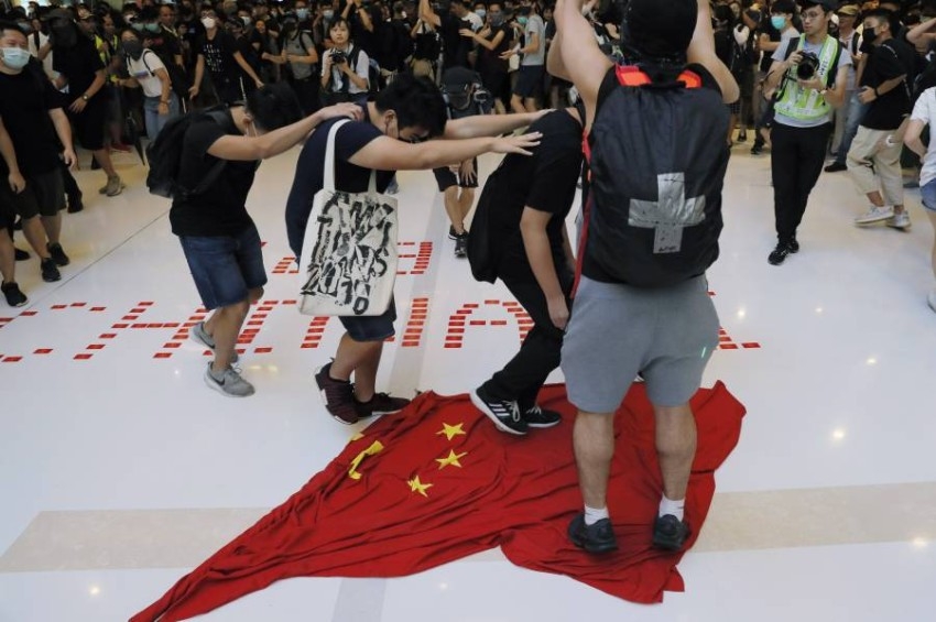 بذريعة هونغ كونغ.. واشنطن تدرس فرض عقوبات على الصين