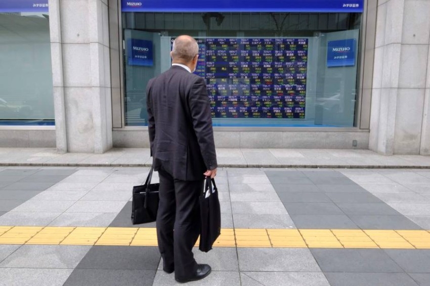 حزم تحفيز جديدة تضع الأسهم اليابانية في مربع المكاسب
