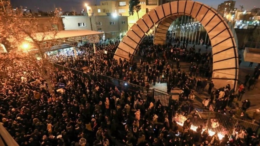 وزير الداخلية الإيراني يرجح مقتل 225 شخصاً في تظاهرات نوفمبر