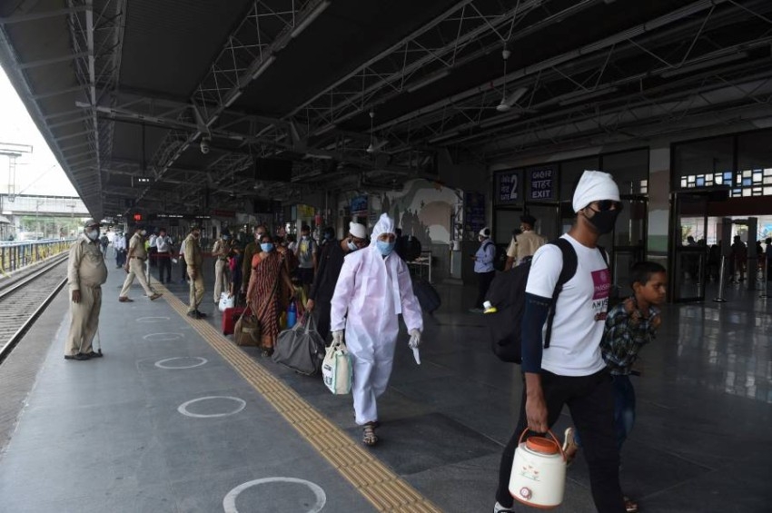 الهند تخفف العزل وتحسّن في حركة السكك الحديد
