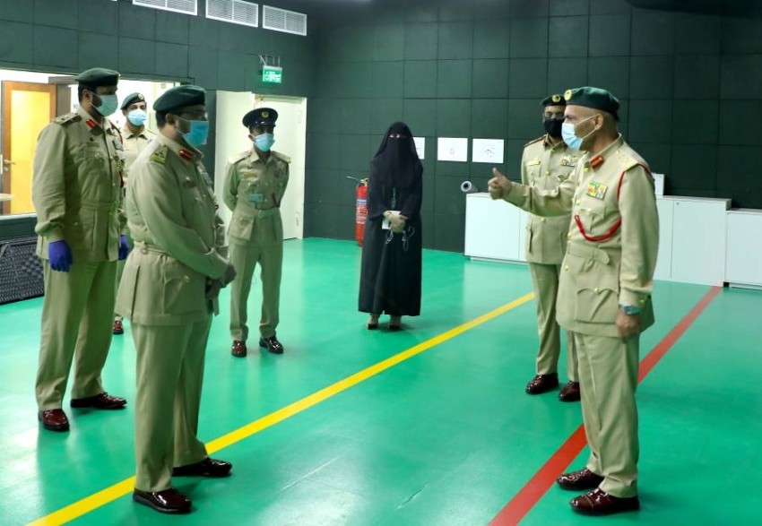 أكاديمية شرطة دبي تتفقد إجراءات السلامة والتعقيم في بيئة العمل