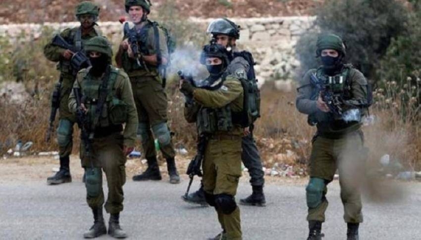 قوات إسرائيلية تعتقل 19 فلسطينياً في الضفة الغربية