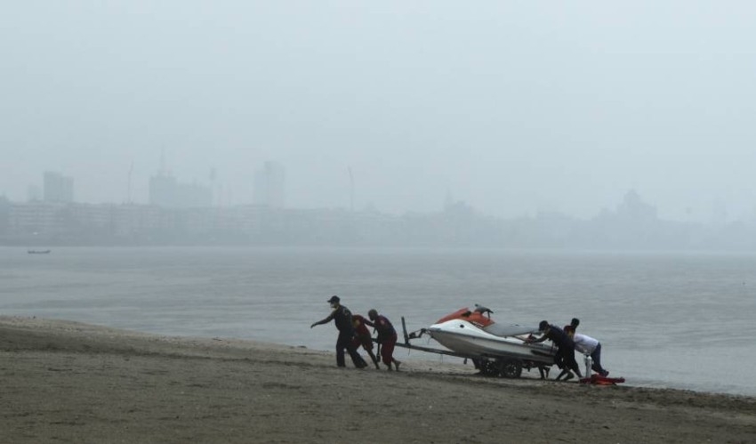 مومباي تستعد للإعصار نيسارجا وسط وباء كورونا