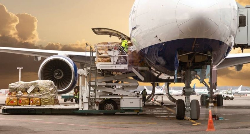 «إياتا»: انخفاض الطلب العالمي على الشحن الجوي 27.7% في أبريل