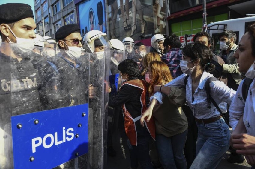 الشرطة التركية تعتقل 29 شخصاً في مظاهرة تضامن مع محتجي أمريكا