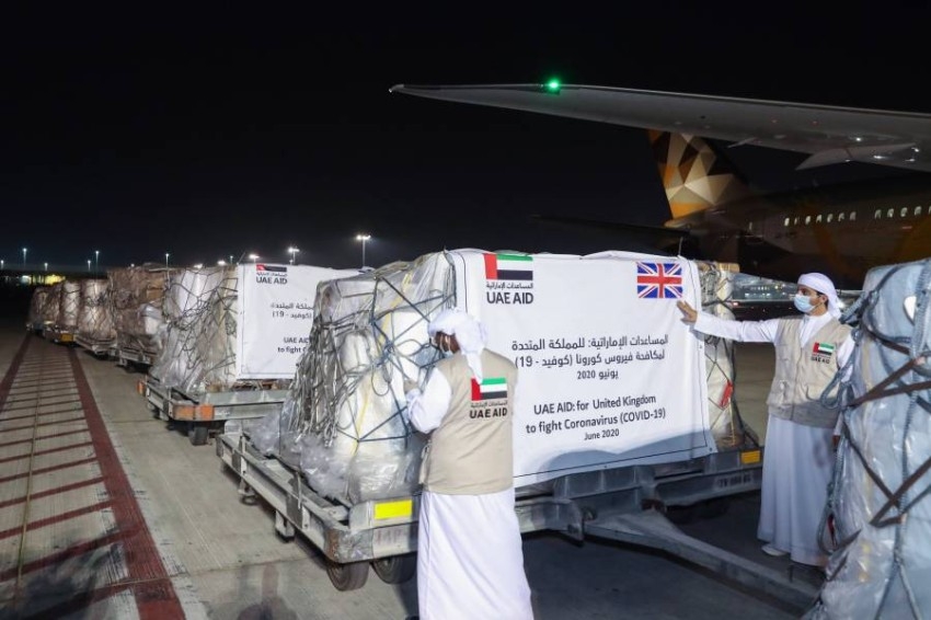 الإمارات ترسل مساعدات إلى بريطانيا للوقاية من كورونا