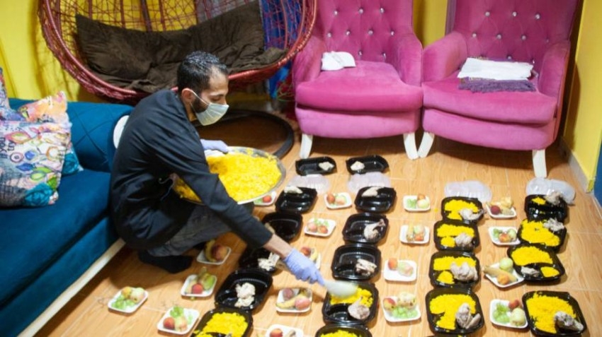 مبادرة مصرية تبلسم أوجاع مرضى كورونا بـ«وجبات صحية»