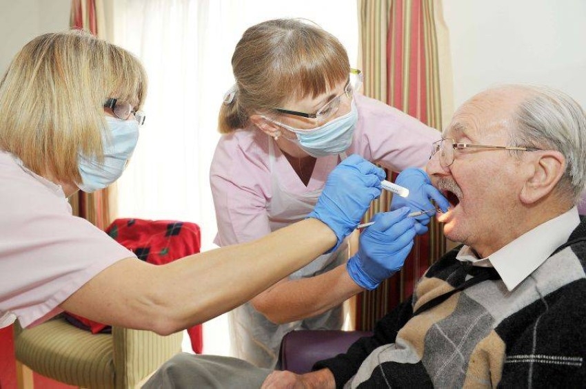 كورونا يحول بريطانيين إلى أطباء أسنان