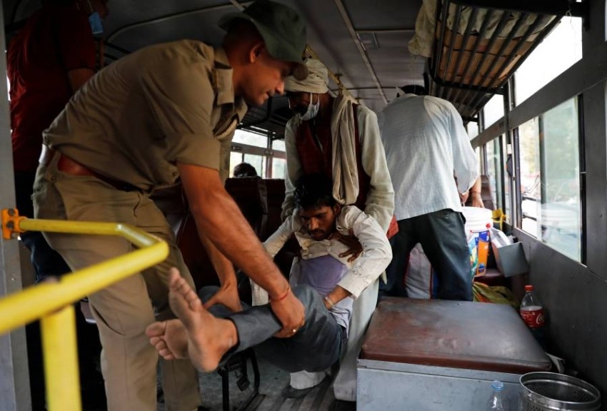 بعد كثرة الإصابات.. الهند تحول القطارات للحجر الصحي