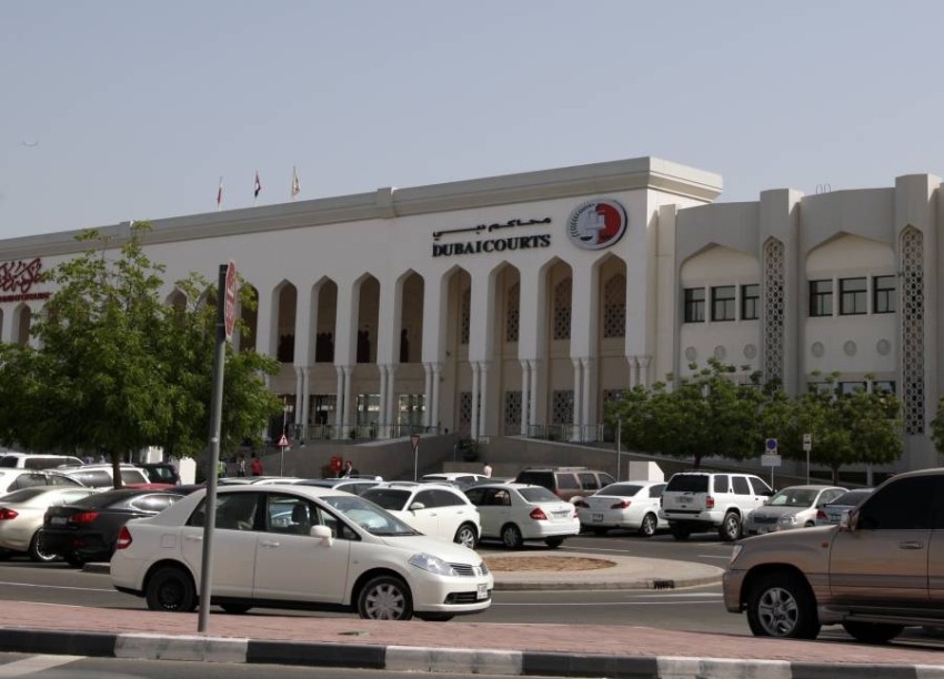 تزوير 5 محررات رسمية يقود «موظفاً عربياً» إلى جنايات دبي