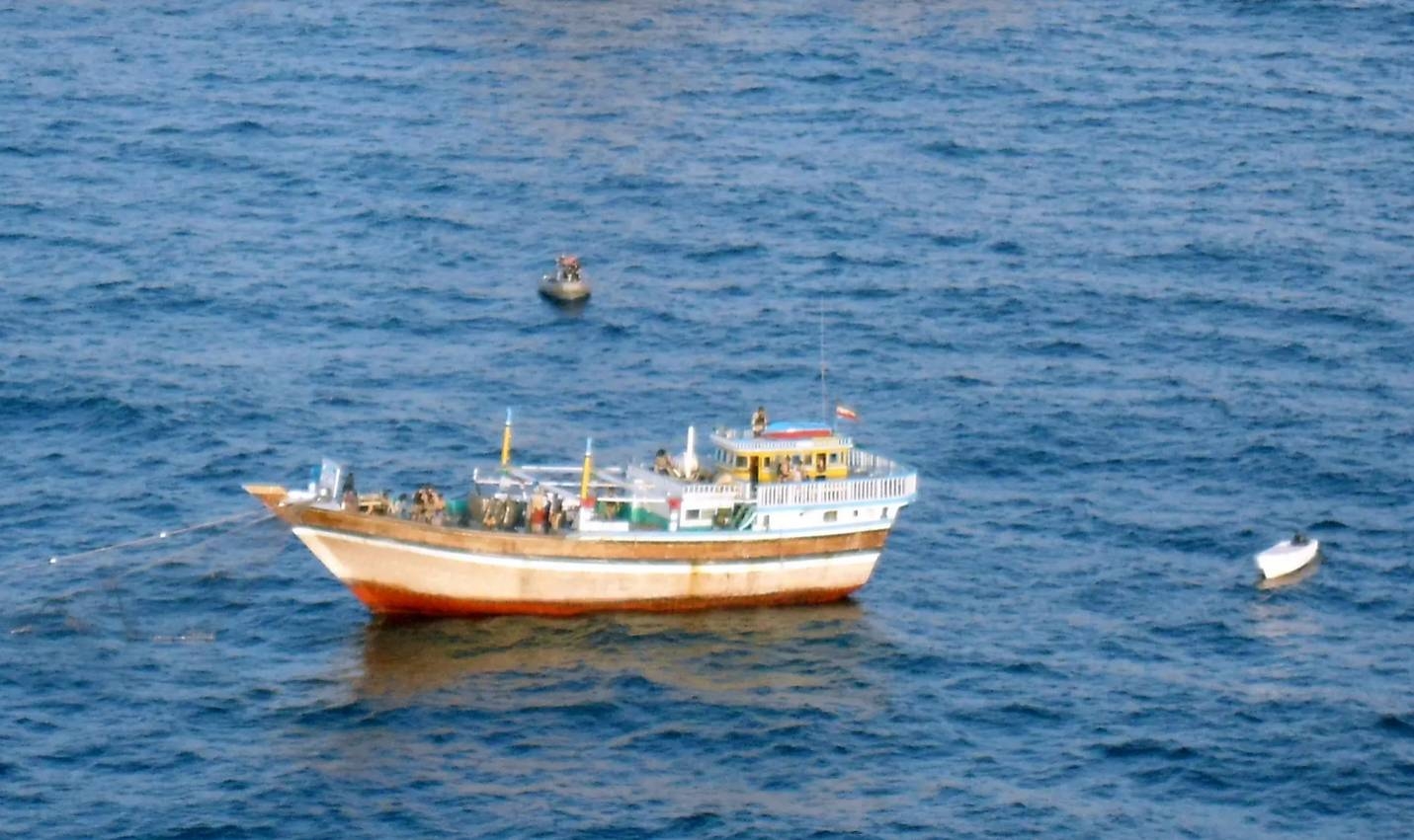 في مياه الصومال واليمن.. إيران تنفذ واحدة من أكبر عمليات سرقة الثروة السمكية بالعالم