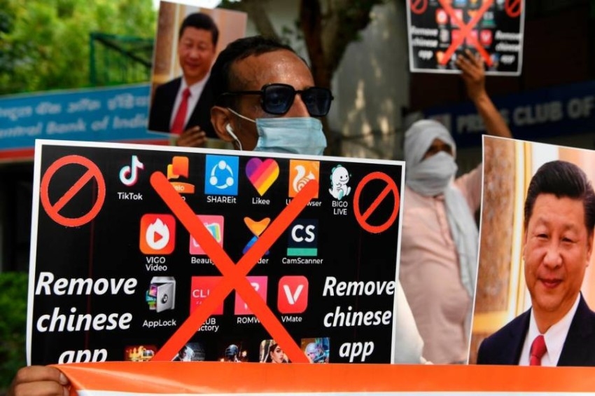 أبل وغوغل تحظران عشرات التطبيقات في الهند