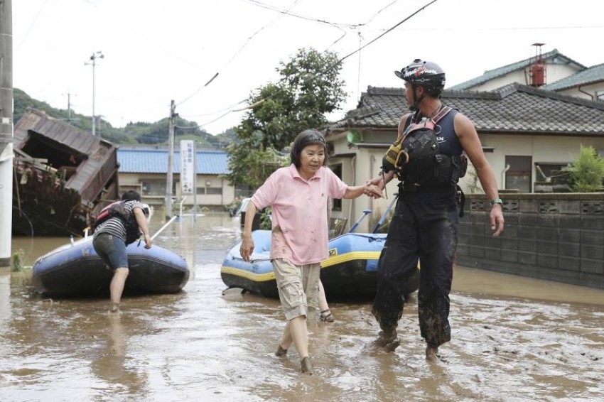 أكثر من 12 شخصاً يُخشى مقتلهم جراء فيضانات جنوب اليابان