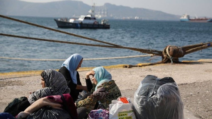 اليونان تمدد عزل مخيمات المهاجرين رغم الانتقادات