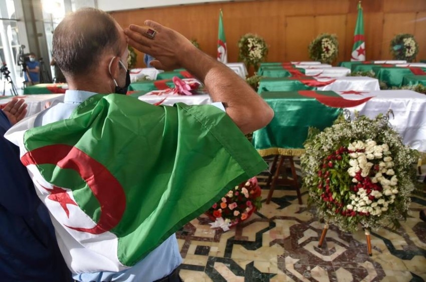 الجزائر تواري الثرى رفات مناضلين ضد الاستعمار