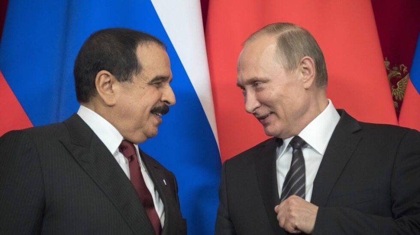 بوتين وملك البحرين يبحثان تسوية الأزمة السورية
