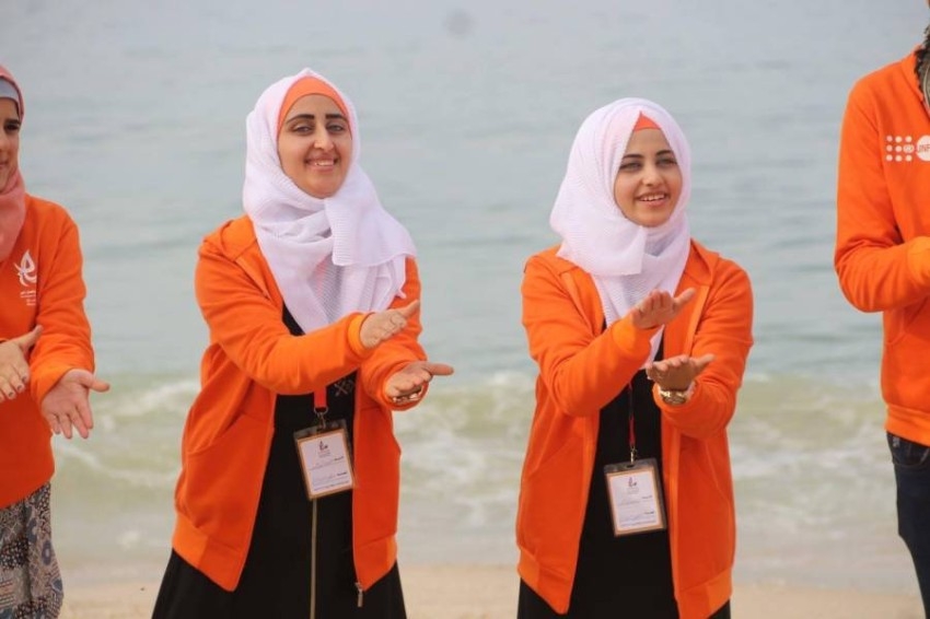 هبة وإيمان أبوجزر.. فلسطينيتان تقهران إعاقتهما بنشر قواعد لغة الإشارة