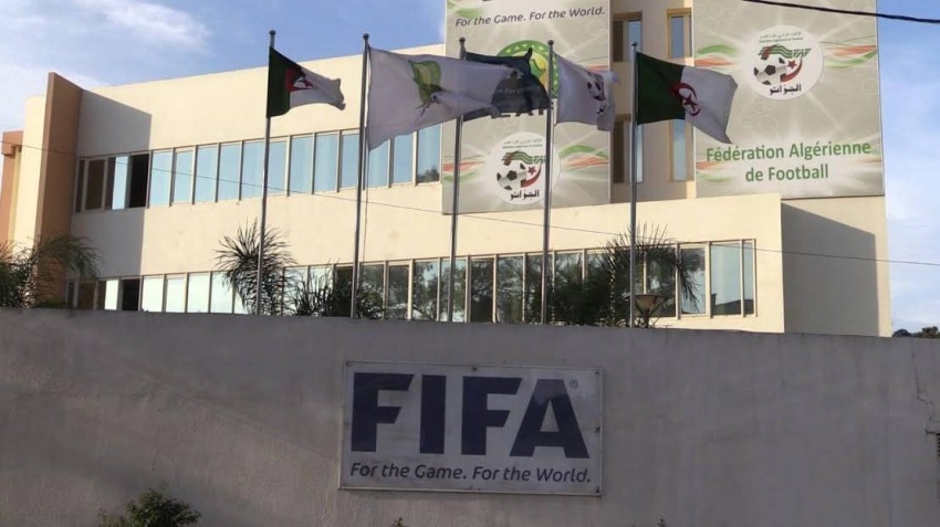 «فيفا» تعتمد 13 أكاديمية جزائرية لتكوين المواهب الشابة في كرة القدم