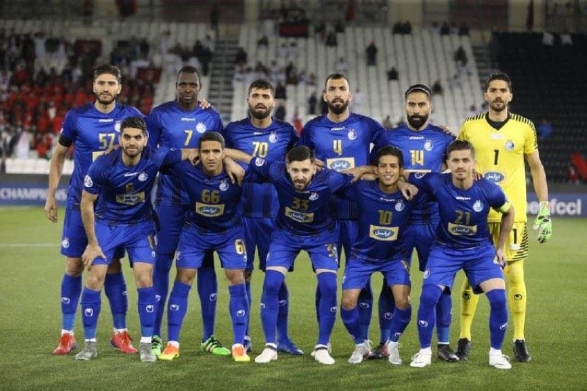إصابة 11 لاعباً في نادي الاستقلال الإيراني بفيروس كورونا