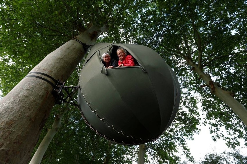 خيام معلقة فوق الأشجار لقضاء العطلات ببلجيكا