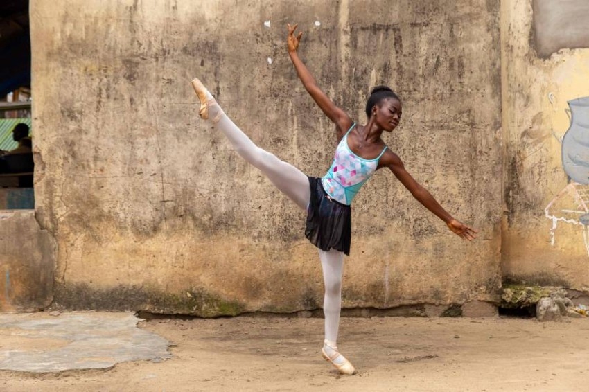 أطفال لاغوس يتدربون على رقص الباليه في الشوارع