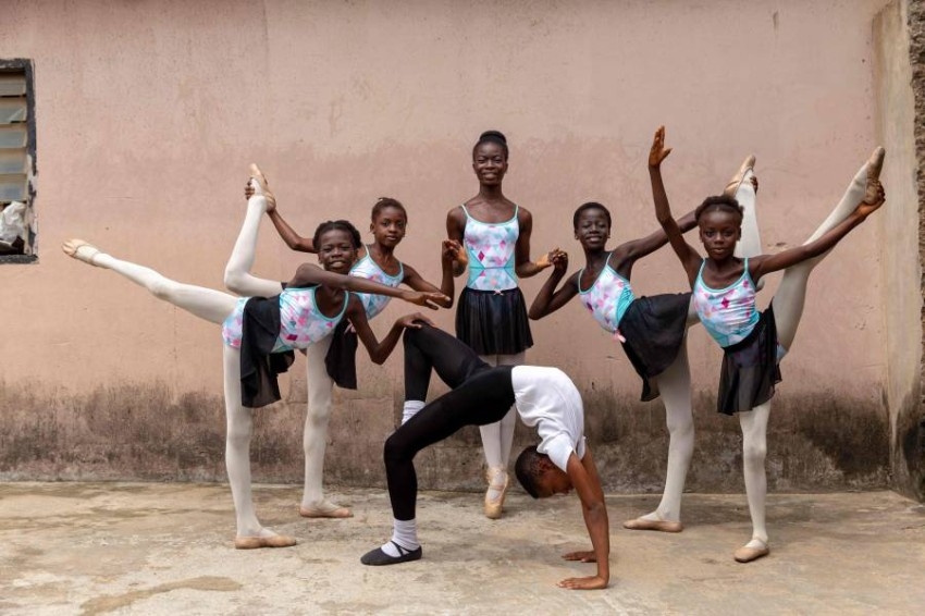 أطفال لاغوس يتدربون على رقص الباليه في الشوارع