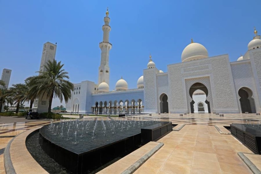 «جامع زايد الكبير» يجذب 5 آلاف زائر في جولات افتراضية ملهمة