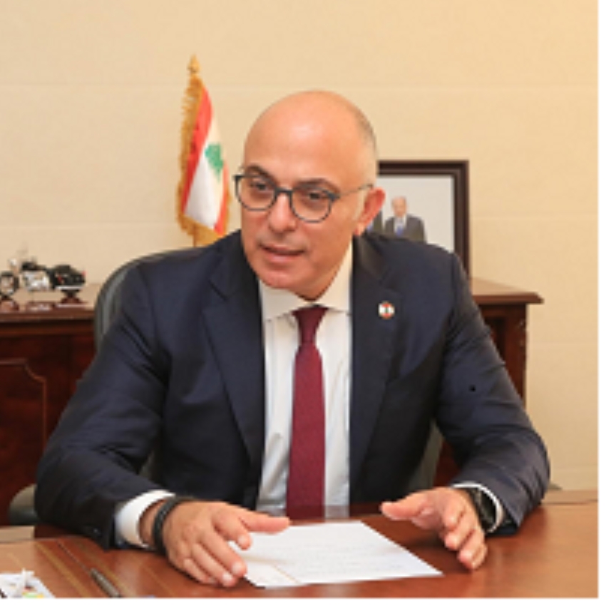 سفير لبنان لدى الإمارات لـ«الرؤية»: لا قرار رسمياً حول ما يُتداول عن وقف التأشيرات للبنانيين