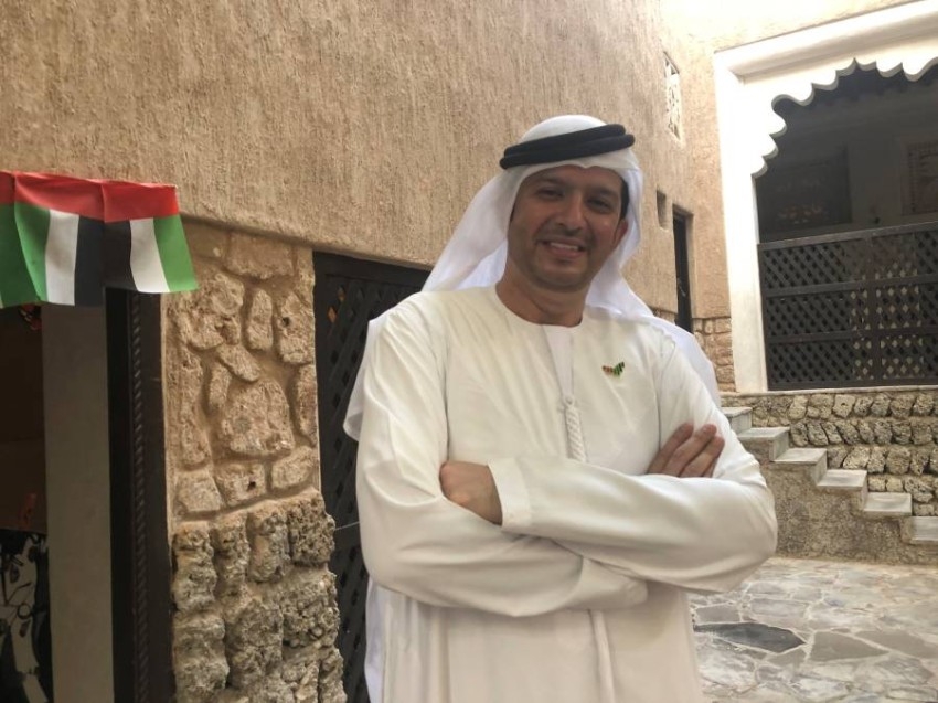 عبدالله النظري.. مُرشد سياحي يسرد تاريخ وتراث دبي بـ12 لغة