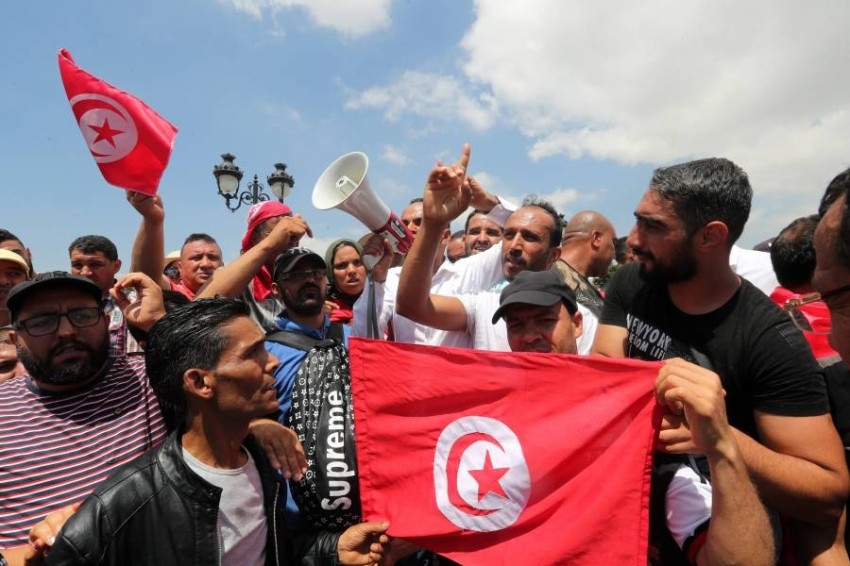 رئيس تونس يحذر من خطورة استدراج الجيش بسبب احتجاجات الجنوب
