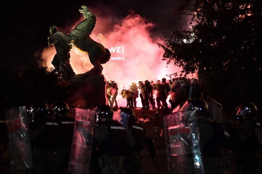هدوء مشوب بحذر في محيط البرلمان الصربي بعد احتجاجات عنيفة