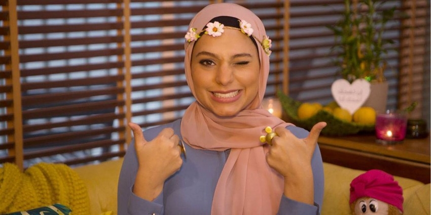 «يوتيوبر» تشكر متابعة تنمرت على طريقة ارتدائها الحجاب