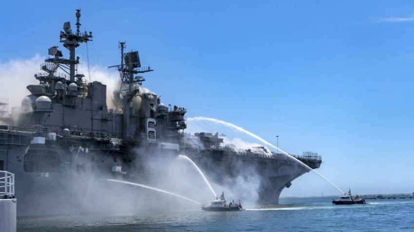 إصابة 21 شخصاً جراء حريق على سفينة حربية أمريكية