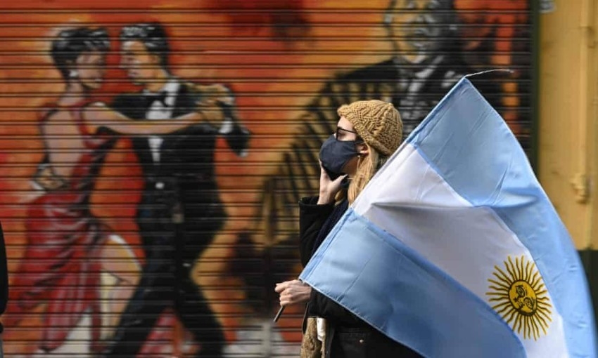 قيود كورونا تهدم الهدنة السياسية قصيرة الأمد في الأرجنتين
