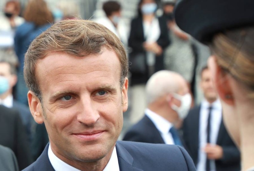 الرئيس الفرنسي يدافع عن وزير متهم بالاغتصاب